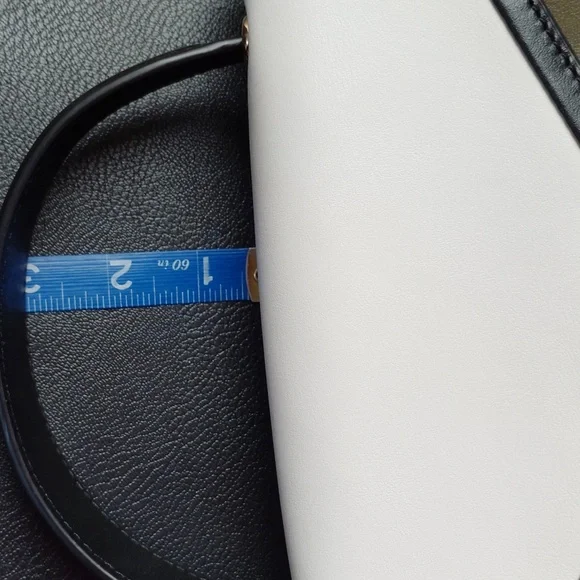 Michael Kors Crossbody Hand Bag.               💚💚 Colorblock 💚💚 - Picture 9 of 9